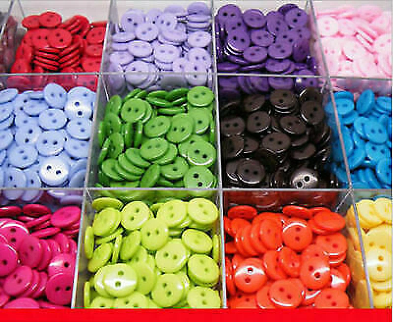 100Pcs 8-25mm Bag of Buttons Job Lot Assorted Colours Sizes Small Buttons - Image 3 of 4