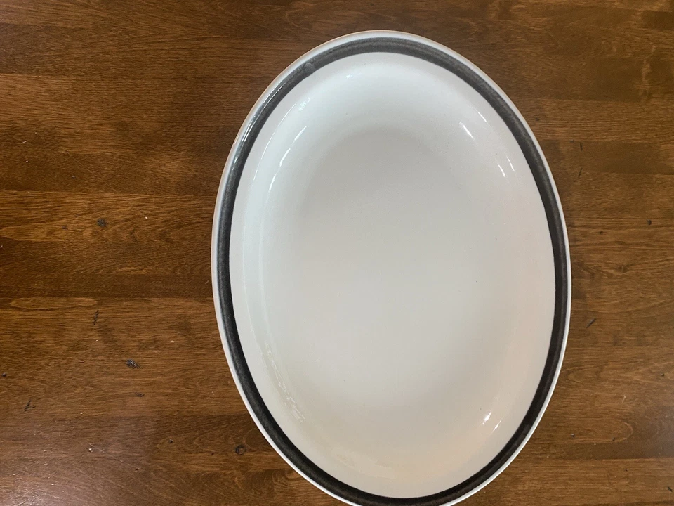 "Plato de colección con borde negro blanco ostra colección diseñadores en forma ovalada Japón 12""" Foto 2 de 4