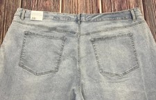New NWT Lane Bryant Signature Fit Mid Rise Boyfriend Capri Jeans Womens Size 28P