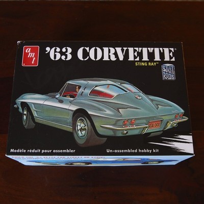 1/25 SCALE AMT '63 CORVETTE STING RAY COUPE MODEL KIT