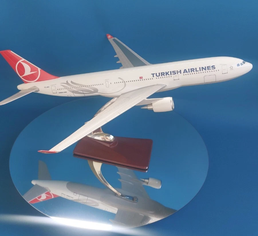 AIRBUS A330  TC-JNA TURKISH AIRLINE  MODELS AEREO  scala 1:150 PRESSOFUSO ! 1990 - Immagine 4 di 4