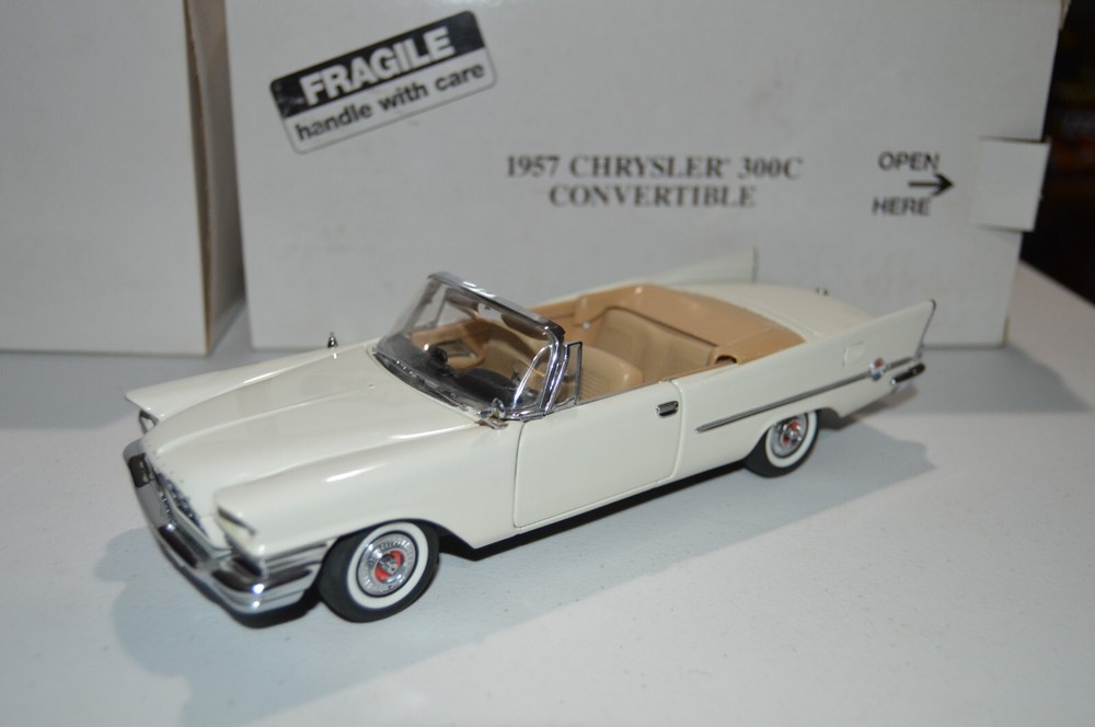Danbury Mint 1957 Chrysler 300C Die Cast Convertible 1:24 Scale Model