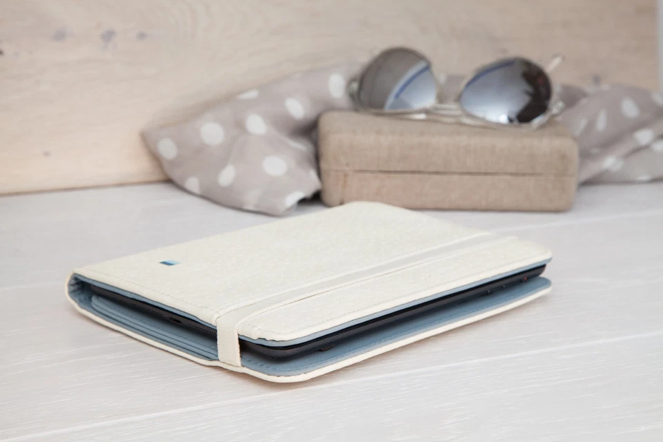 Golla Flip Folder Case for Tablet 7.9" 8" 8.4" - cream - Image 2 of 4