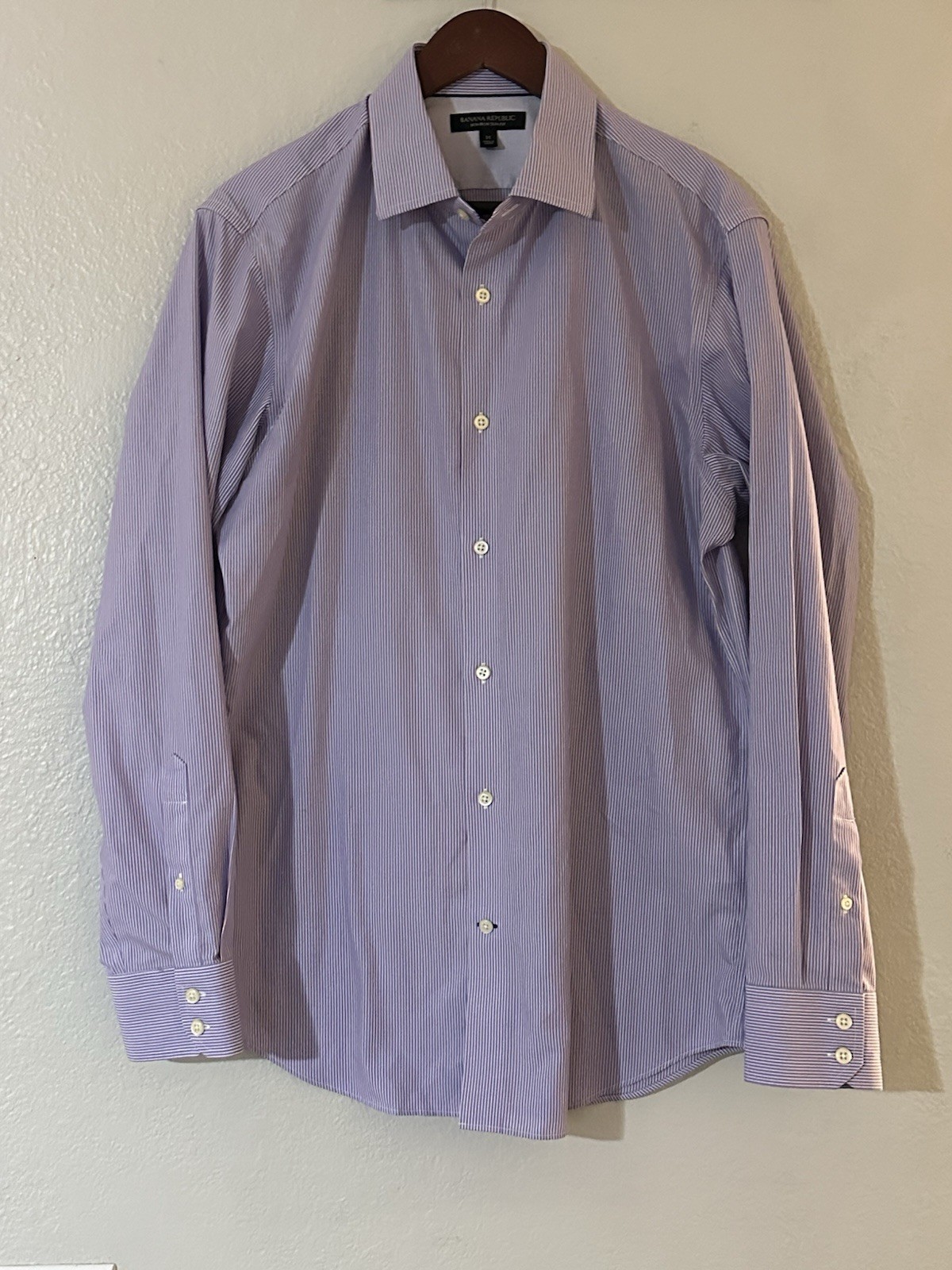 Banana Republic Men’s Non Iron Slim Fit Button Down Shirt Size Medium