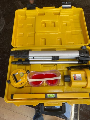 Alton 132300 PROFESSIONAL MULTI BEAM ROTARY LASER LEVEL KIT. Excellent Condition