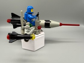 LEGO 6824 Classic Space Space Dart I  Vintage 1984 with Blue Spaceman Minifigure