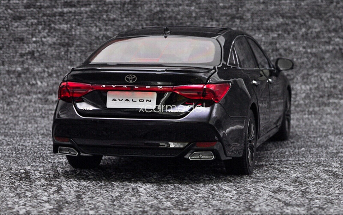 1/18 Scale Avalon Black DieCast Car Model Toy for gift Collection