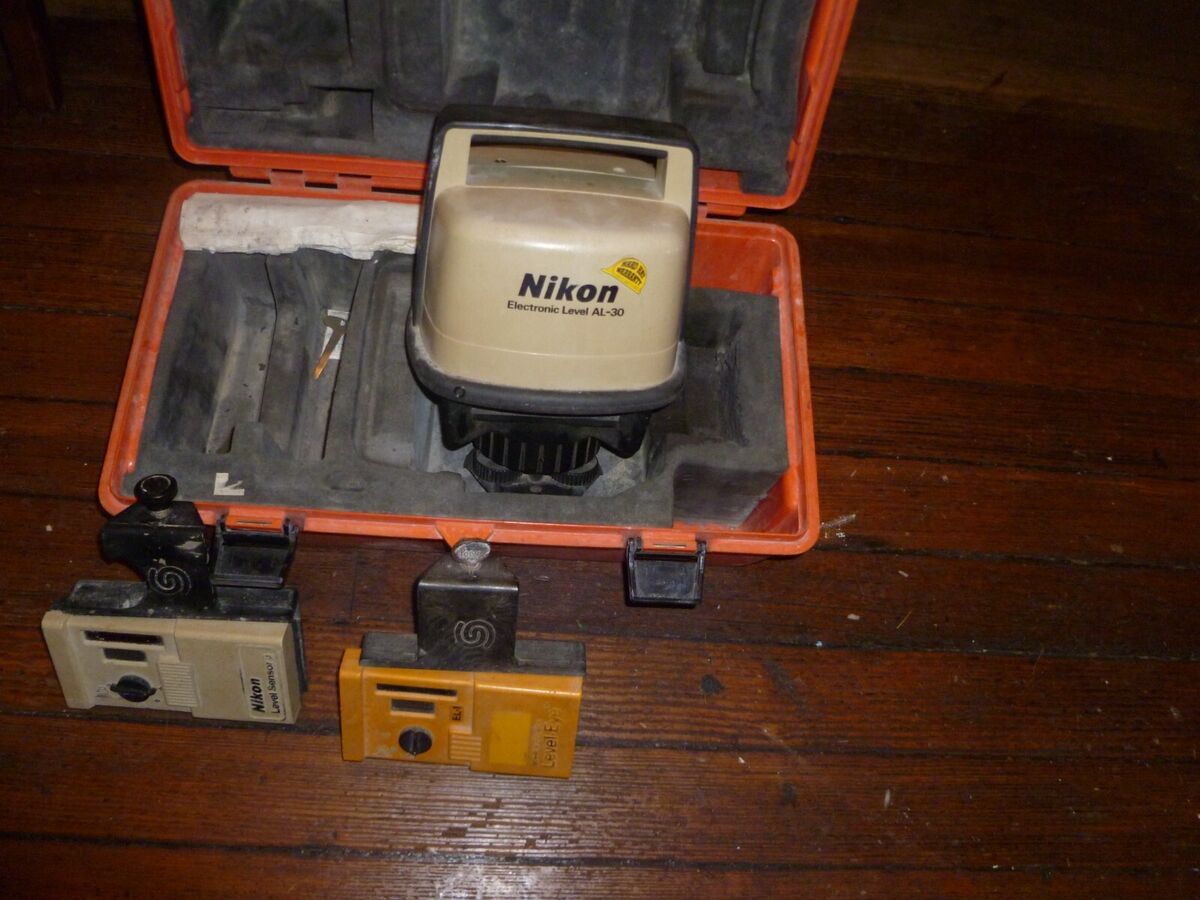 Nikon Electronic Level System AL-30 In Case with Accessories Nikon Electronic Level System AL-30 In Case with Accessories