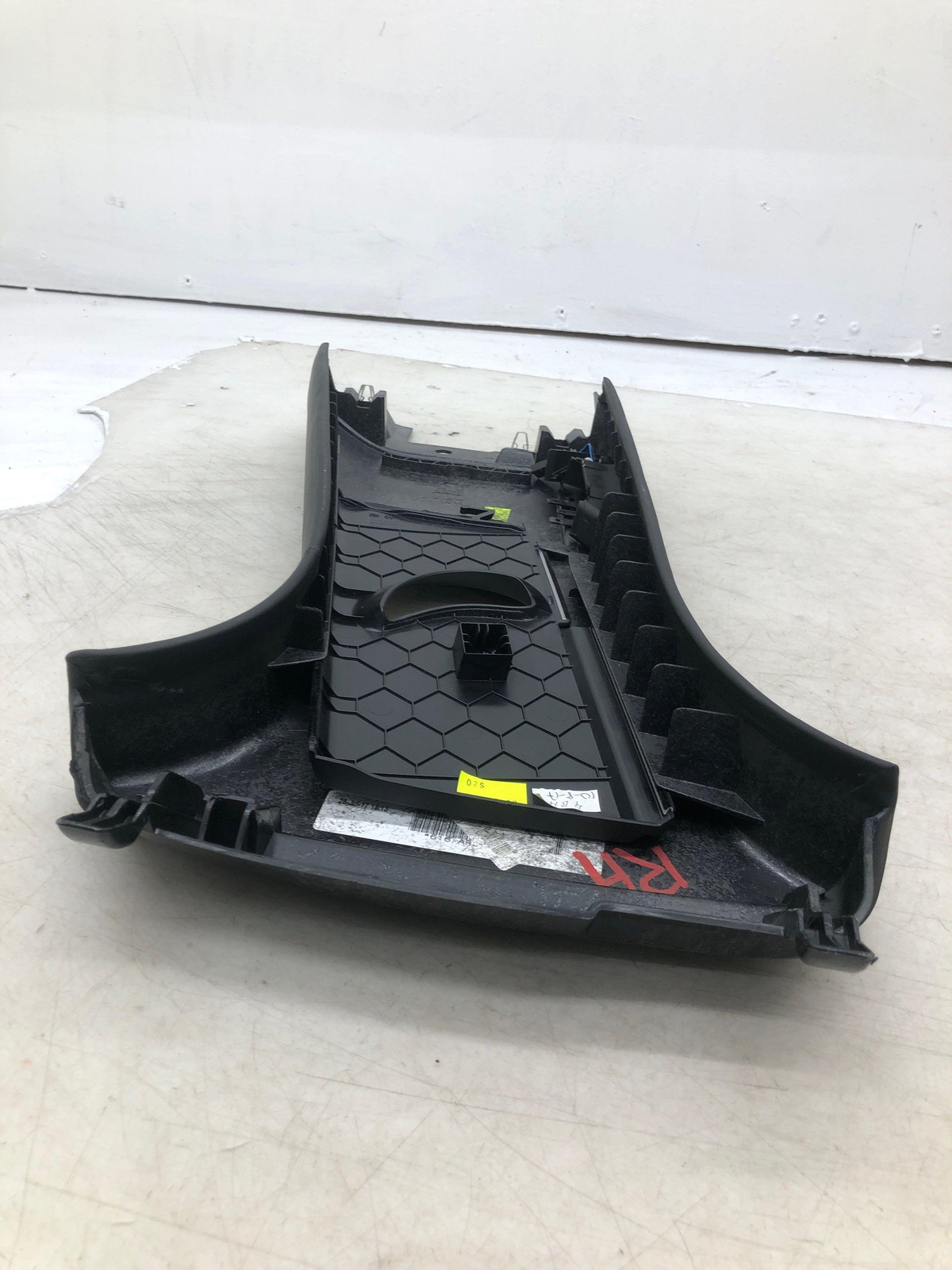 2016-2020 BENTLEY BENTATGA OEM RIGHT UPPER B PILLAR TRIM COVER PANEL 36A867240C