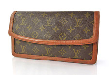 Authentic LOUIS VUITTON Dame Monogram PM Pochette Clutch Bag Purse 60715C
