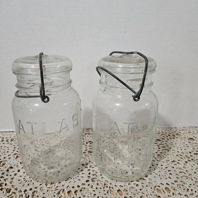 Lot 2 Vintage Mason Quart Jars Glass Lids/Wire Bail (Atlas)RUSTIC HOLIDAY DECOR