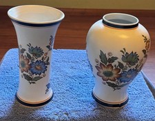 TWO VTG HAND PAINTED POTTERY VASES HOLLAND COBALT BLUE FLOWERS PLATEEL HANDWERK