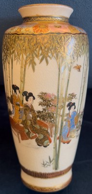 Japanische Satsuma handbemalte Porzellan Vase - Geishas. Meiji Periode signiert um 1880