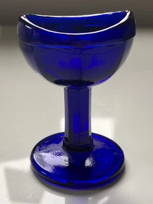 Vintage blue glass eye bath / wash cup / shot glass. Pedestal base, unmarked. - Image 1 of 4
