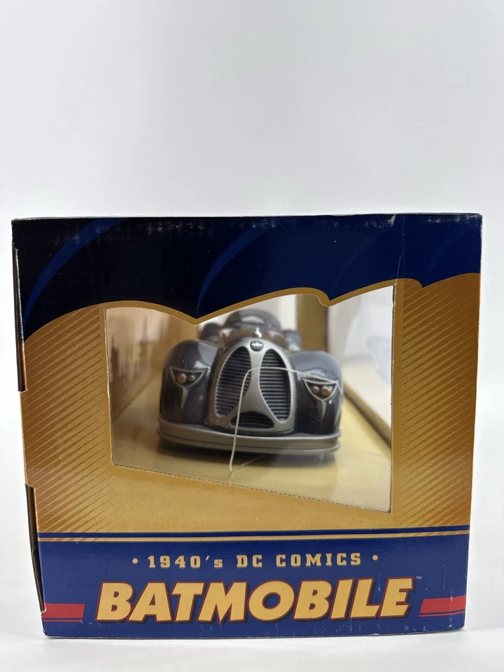 Corgi 1940s DC Comics Batmobile 1:18 Die-Cast Batman 77606 - Image 3 of 4