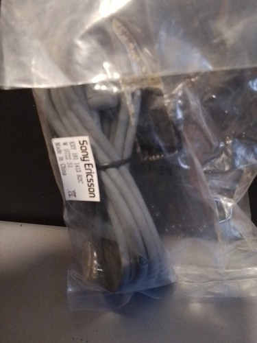 Sony Ericsson KRY 101 1413 R2C Mobile Phone Grey Data PC USB Cable - Picture 1 of 2