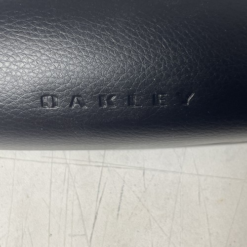 OAKLEY BLACK SMALL AUTHENTIC CLAMSHELL EYEGLASSES HARD CASE - Picture 6 of 7