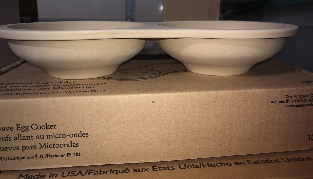 Pampered Chef Stoneware Microwave Egg Cooker  #1372 New In Box With Scraper