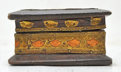 Vintage Wooden Small Storage Box Original Old Hand Crafted Brass Fitted - Picture 4 of 10