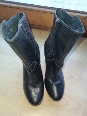 Bequemer eleganter schwarzer Pumps/Stiefelette  von Clarks  Gr. 40 UK 6,5 US 9M - Bild 1 von 4