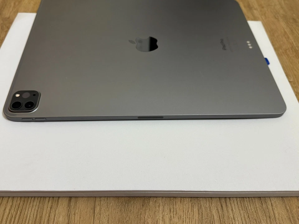 Apple iPad Pro 12.9-inch (6th generation) · 256GB · Wi-Fi, foto 4 di 5