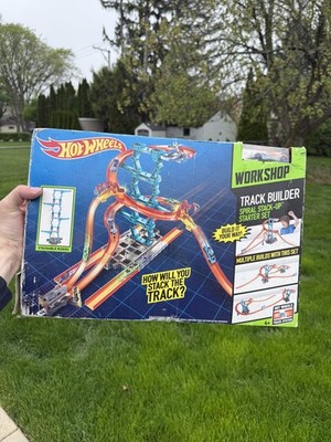 Hot Wheels Workshop Track Builder Spiral Stack-Up Starter Set