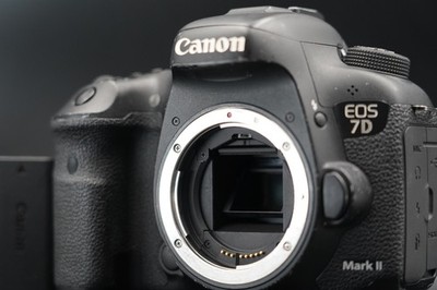 Canon EOS 7D Mark II DSLR-Digital-Spiegelreflex-Videokamera gebraucht...