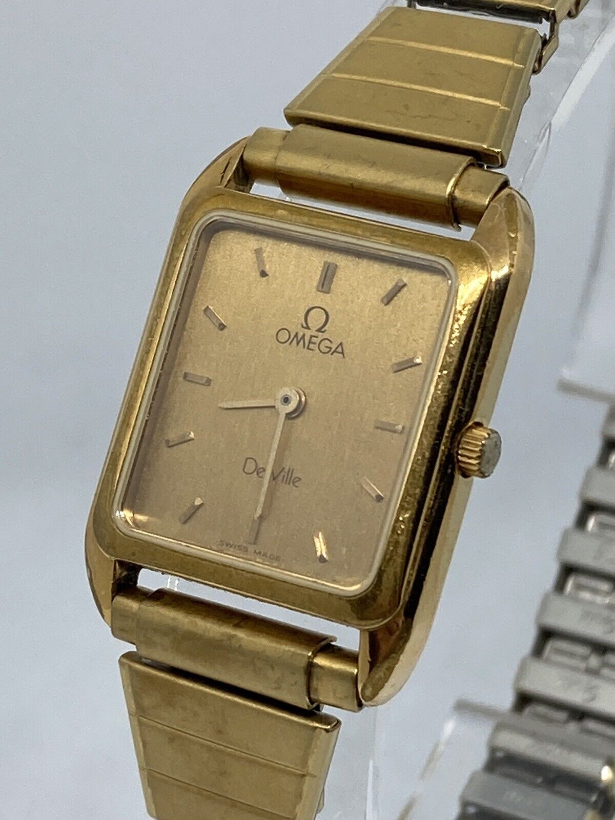 Vintage Omega DeVille Women’s Heavy Gold Plated 10 Jewels Quartz 1450 Watch