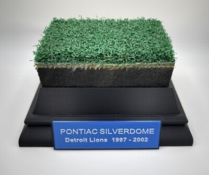 DETROIT LIONS GAME USED PONTIAC SILVERDOME TURF 97 Barry Sanders 2000 Yrd Season