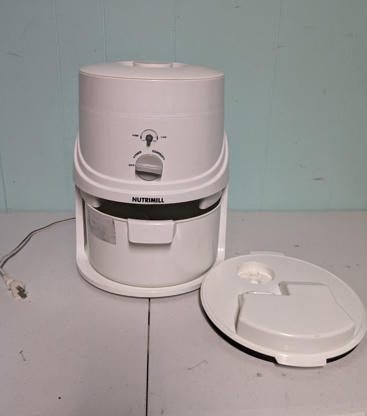 L'Equip Nutrimill HS4.3 High Speed Electric Grain Mill Flour Grinder