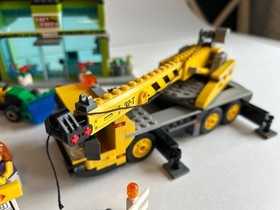 60026 LEGO&reg; City Town Square (100% complete w/ Instructions)