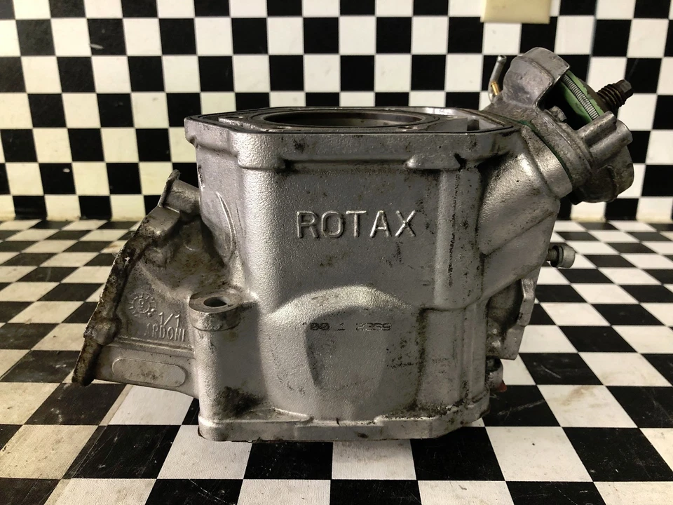 Ski-Doo MXZ 600 HO 2005 cilindro de motor Renegade 623262 03 04 06 07 carburador Foto 4 de 4