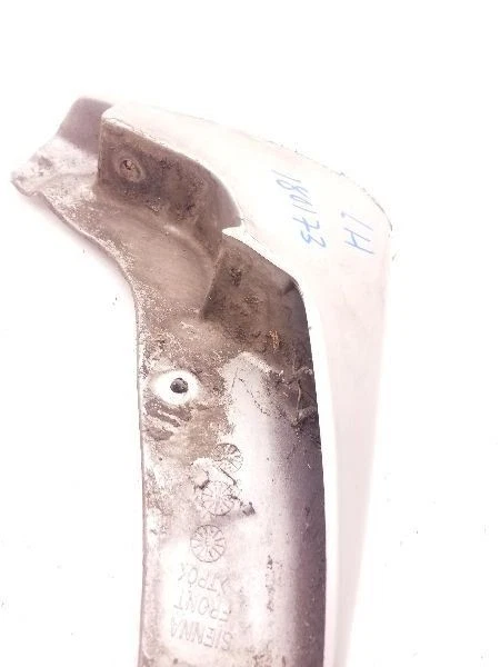 2000 TOYOTA SIENNA LE DRIVER SIDE FRONT MUD GUARD  - Image 2 of 4