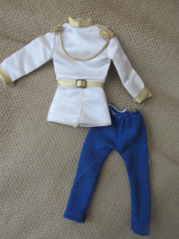 Disney Prince outfit - Eric / Charming ?