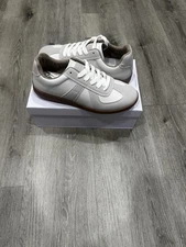 ( NON AUTHENTIC ) Maison Margiela gats Brand new size 8.5 with box