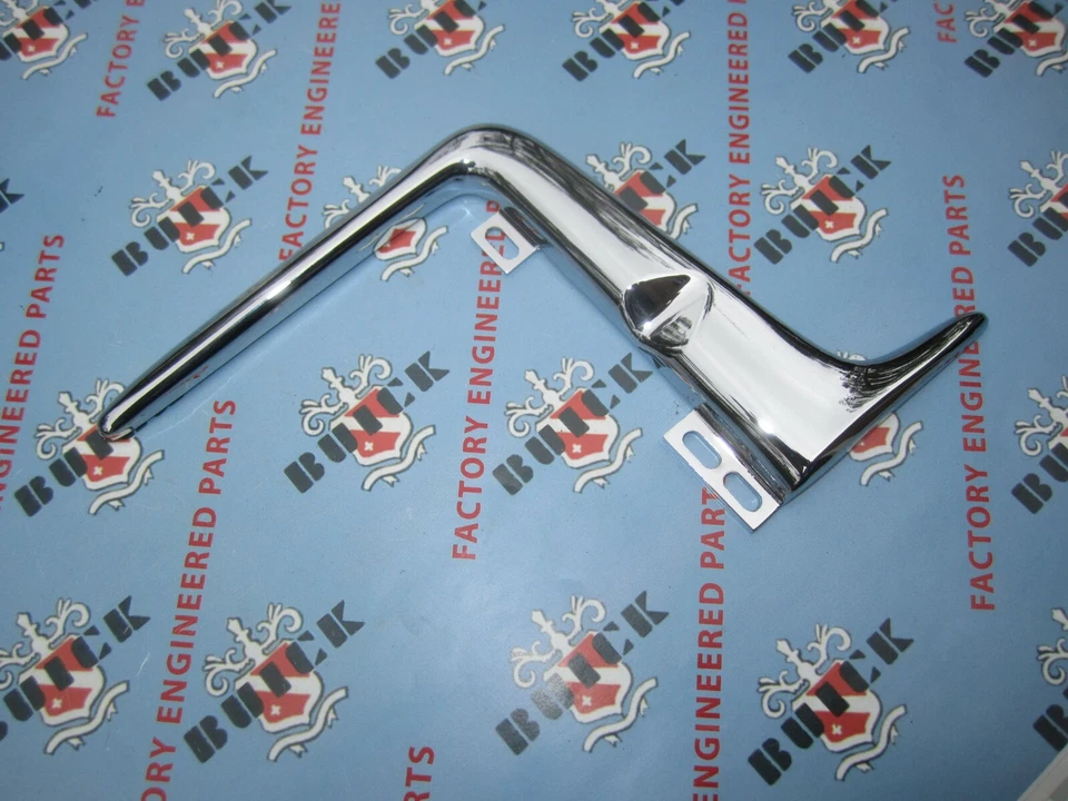 Buick Roadmaster 1956, accesorio protector de puerta de gas. Cromo. OEM #981759 Foto 3 de 4