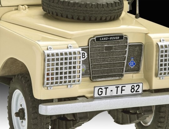 Revell 1/24 Land Rover Series III LWB Commercial Vehicle w/paint & glue RMG67056