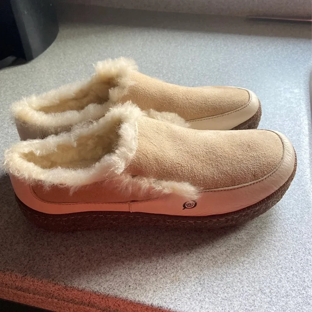 Born house slippers hotsell