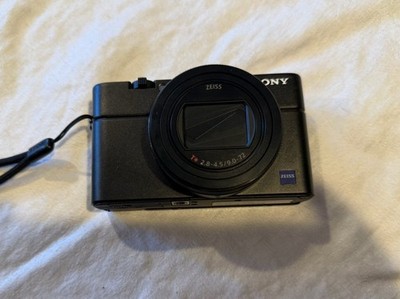 Sony Cyber-shot RX100 VII complete with box and 3 batteries + charging case