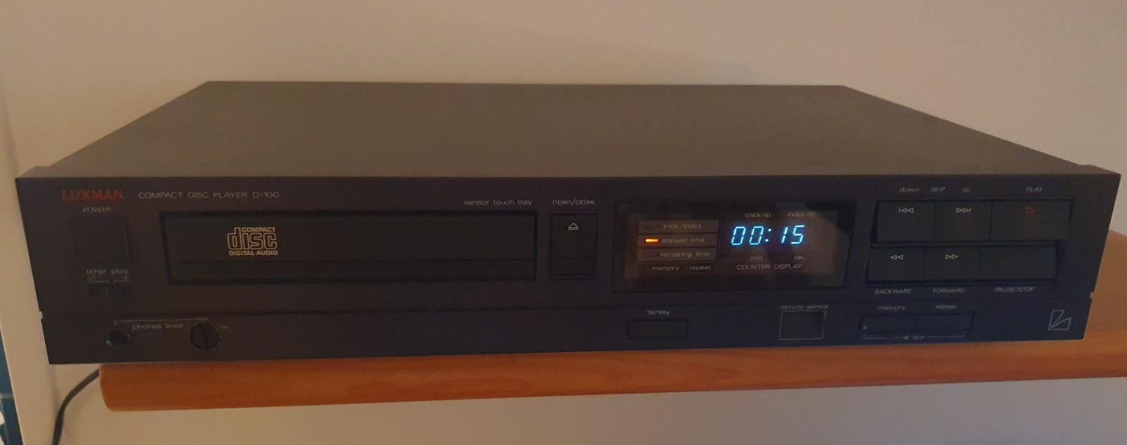LUXMAN D-100 Lettore CD Stereo Nero, jack cuffie