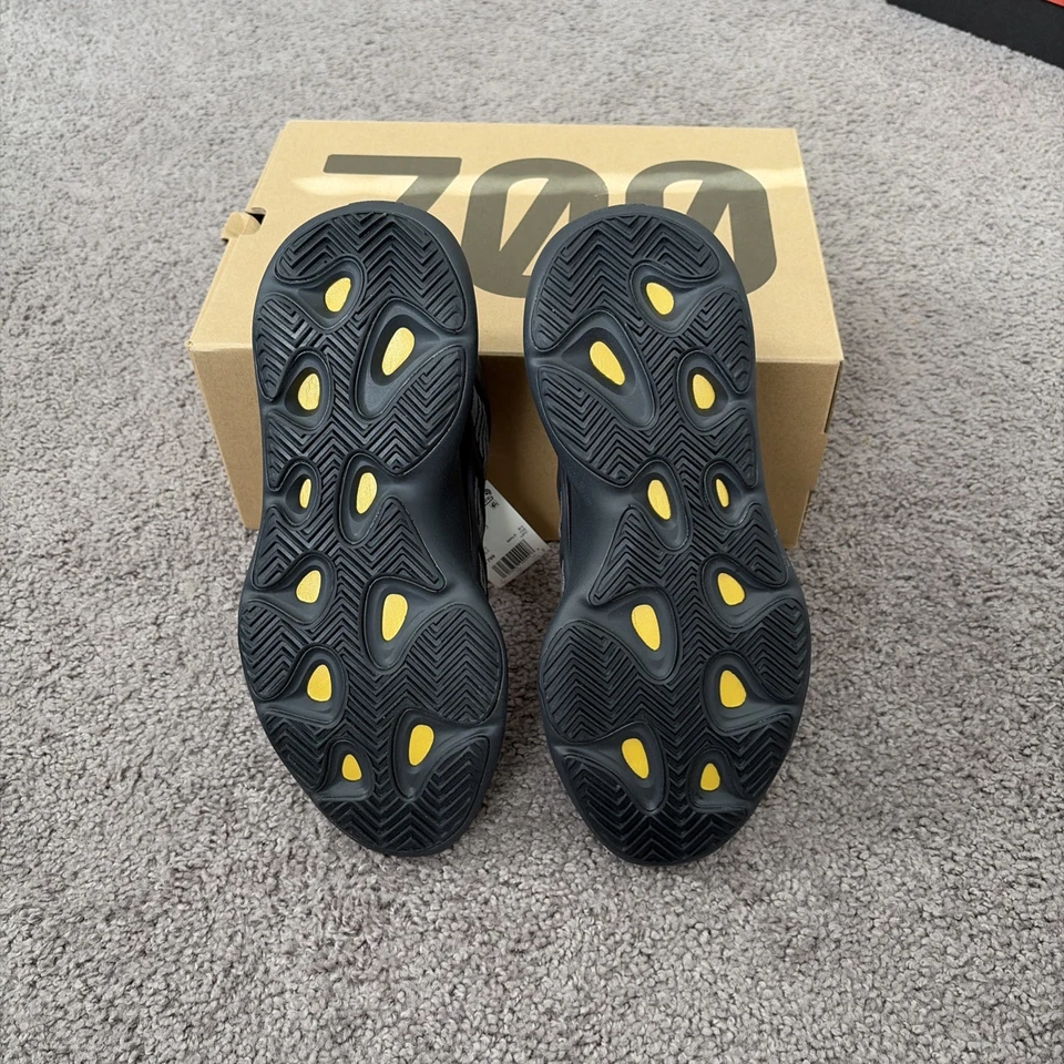 Adidas Yeezy 700 V3 Alvah 2020 Black Athletic Shoes Men's Size 10 (H67799) - Image 4 of 4