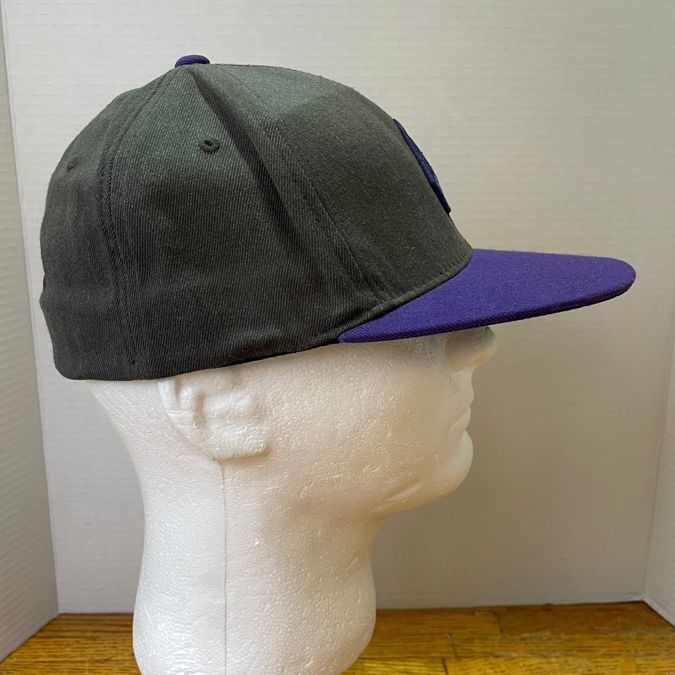 Volcom Flexfit Hat Cap Men's L-XL Grey & Purple Logo Wool Blend Stretch Skater - Image 3 of 4