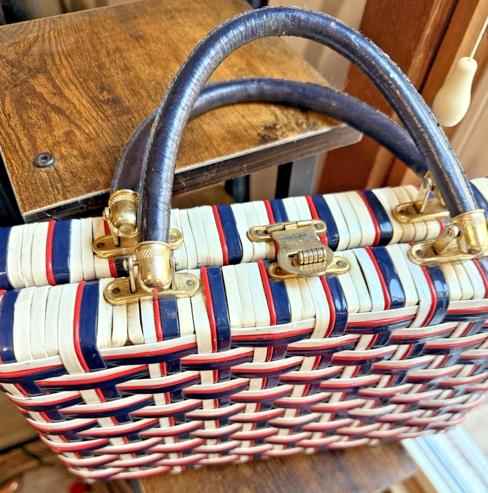 Mid-Century Red White Blue Vinyl Woven Handbag Tote Purse w Brass Hardware USA - Image 2 of 4