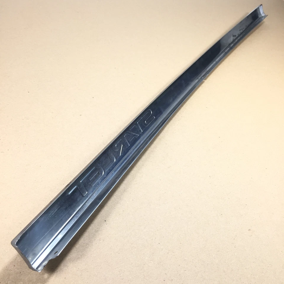 Rejilla delantera de moldura inferior para Toyota Starlet NP76 1986-1989 genuina nueva de stock Foto 2 de 4