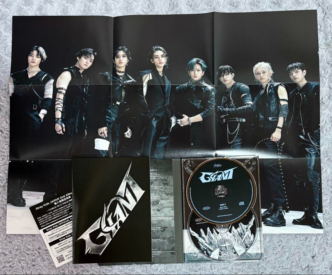 Stray Kids GIANT Japan Album CD First Press Limited Edition Stray Kids GIANT Japan Album CD First Press Limited Edition