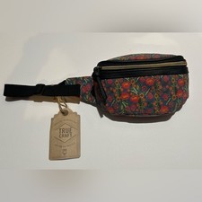 True Craft Nwt Ditsy Floral Crossbody Bag True Craft Nwt Ditsy Floral Crossbody Bag