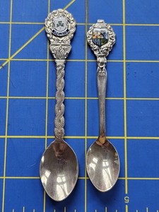 2 Vintage Collectible Souvenir Spoons   Ireland Shamrock Irish Coat Of Arms 5"