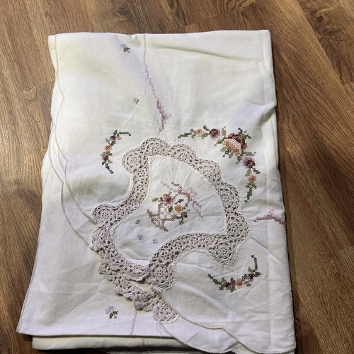 Vintage Lace With Embroidery/Needlepoint Design, Rectangle 52”X70” - Picture 5 of 7