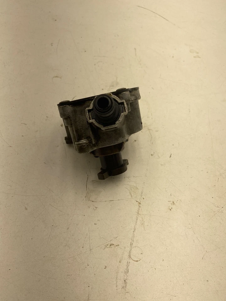 Насос вакуумный для гольфа универсал Volkswagen Jetta 2011-2014 годов выпуска от оригинального производителя. - Изображение 3 из 4