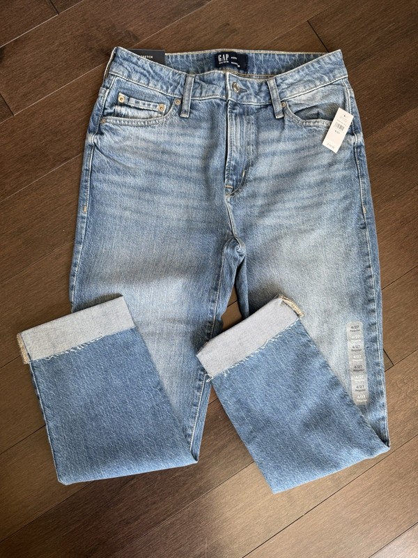 Gap Women's Universal Slim Boyfriend Mid Rise Jeans - Size 4/27R - NWT